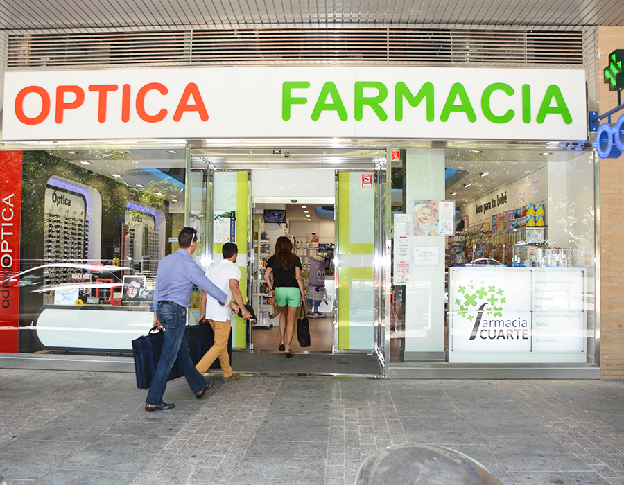 Farmacia Cuarte en la plaza del ayuntamiento